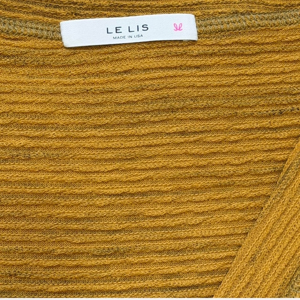 Cropped Button Front V Neck Top‎ - Picture 13 of 16